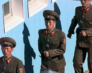 512px-North_Korean_soldiers_are_marching