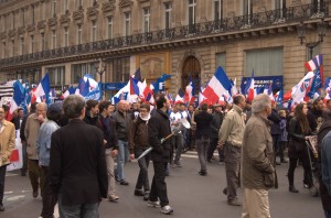 Le cortège était pour le mons clairsemé