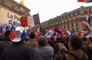 C'était plus fort que moi, je n'ai pas pu détourner les yeux de ce chapeau.