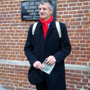 Sur la route avec Jean Lassalle, le "député qui marche"