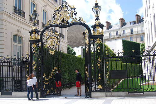 L'entrée d'un magasin Abercrombie & Fitch à Paris (Photo: happy_serendipity - Licence CC)