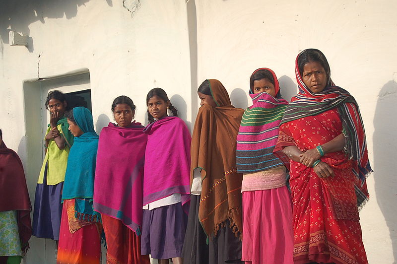 800px-Young_Indian_women,_Chhattisgarh,_2005