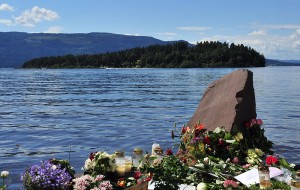 Après avoir fait explosé une bombe dans le centre d'Oslo, Anders Behring Breivik s'était rendu sur l'île d'Utoya, où il a tué 77 jeunes travaillistes.Crédit photo : Licence CC Paal Sorensen