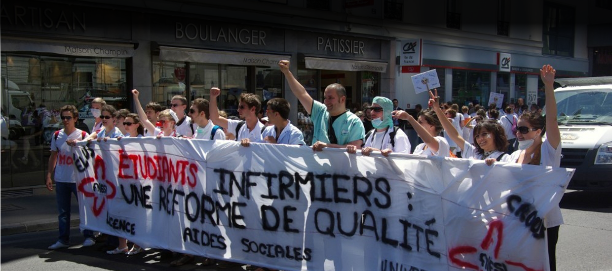 Les élèves infirmiers sont dans la rue pour défendre la possibilité d'effectuer des stages dans les cliniques privées. (Image FNESI)