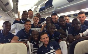 joueurs-equipe-france-football-avion-9-juin-2014-1610590-616x380