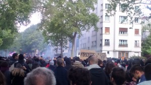 Manifestants sous les gaz lacrymogènes