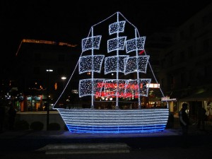 Bateau de Noël grec (source: WikiCommons)