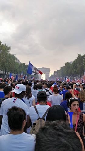 Aux Champs Élysées 