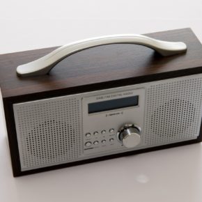 La radio numérique sur les ondes lyonnaises : une révolution tardive